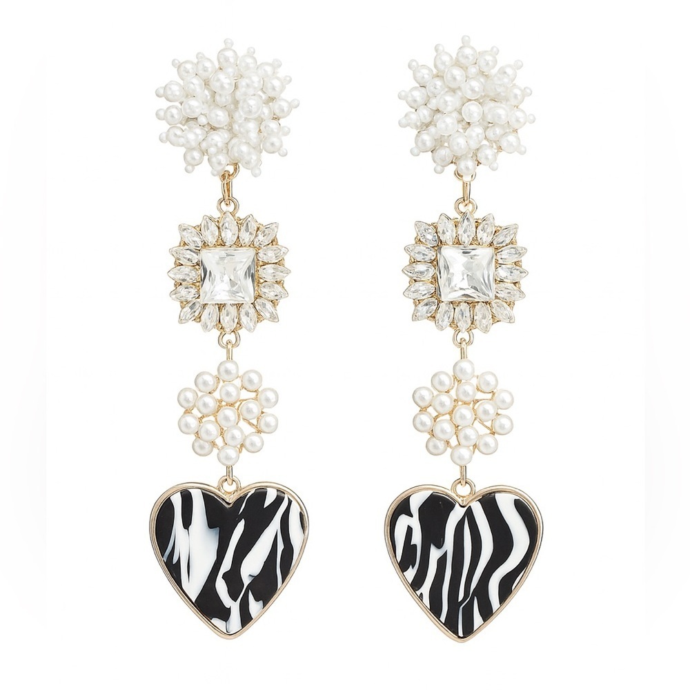 ⚜️ Elegant Black and White Heart Earrings